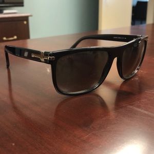 Gucci Sunglasses GG 1027/S